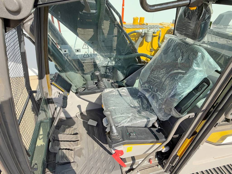 Crawler excavator Volvo EC210 - Unused / New 2025 Model / Hammer Lines: picture 8