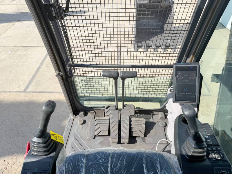 Crawler excavator Volvo EC210 - Unused / New 2025 Model / Hammer Lines: picture 9