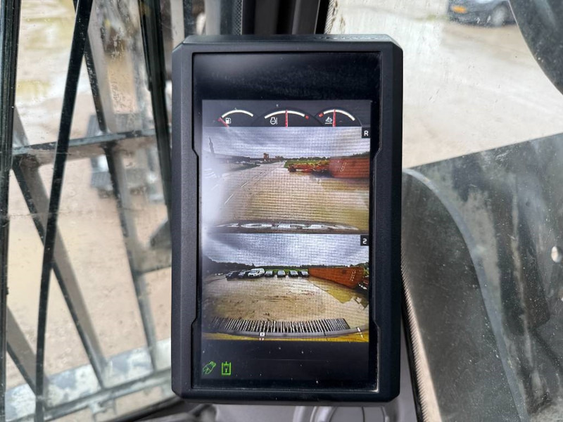 Crawler excavator Volvo EC380EHR UHD - 24m / Hydr Undercarriage / Oilquick: picture 9 Crawler excavator Volvo EC380EHR UHD - 24m / Hydr Undercarriage / Oilquick: picture 9