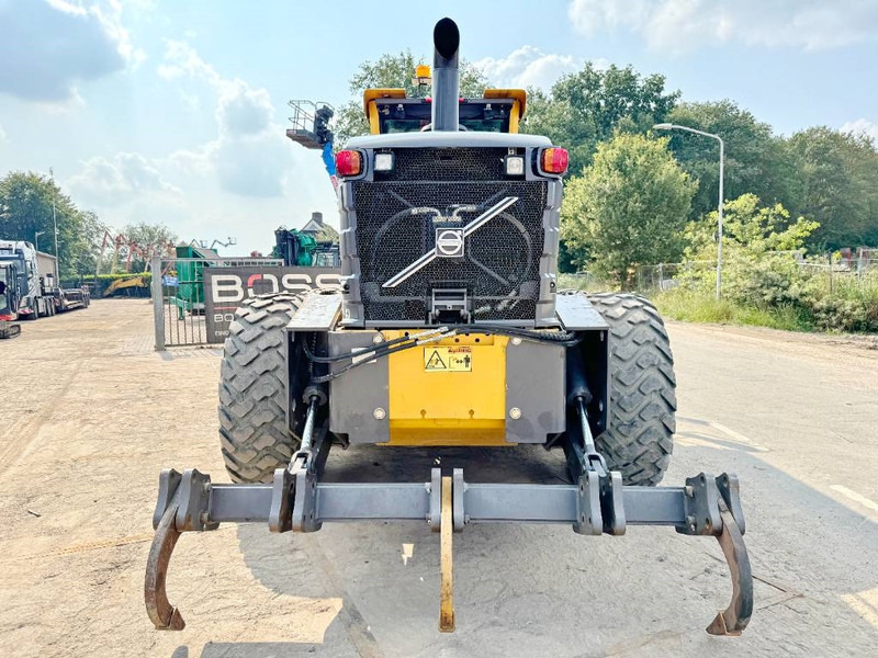 Volvo G970 - Good Condition / 3 Tine Ripper - Grader: picture 3 Volvo G970 - Good Condition / 3 Tine Ripper - Grader: picture 3