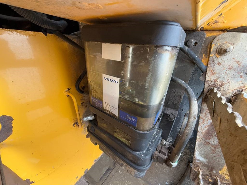 Wheel loader Volvo L120G - 3rd Function / Quick Coupler / Auto Lube: picture 19