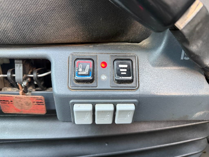 Wheel loader Volvo L120H - 3rd Function / Quick Coupler: picture 10 Wheel loader Volvo L120H - 3rd Function / Quick Coupler: picture 10