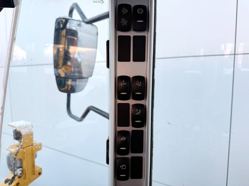 Wheel loader Volvo L120H - 3rd Function / Quick Coupler: picture 12 Wheel loader Volvo L120H - 3rd Function / Quick Coupler: picture 12