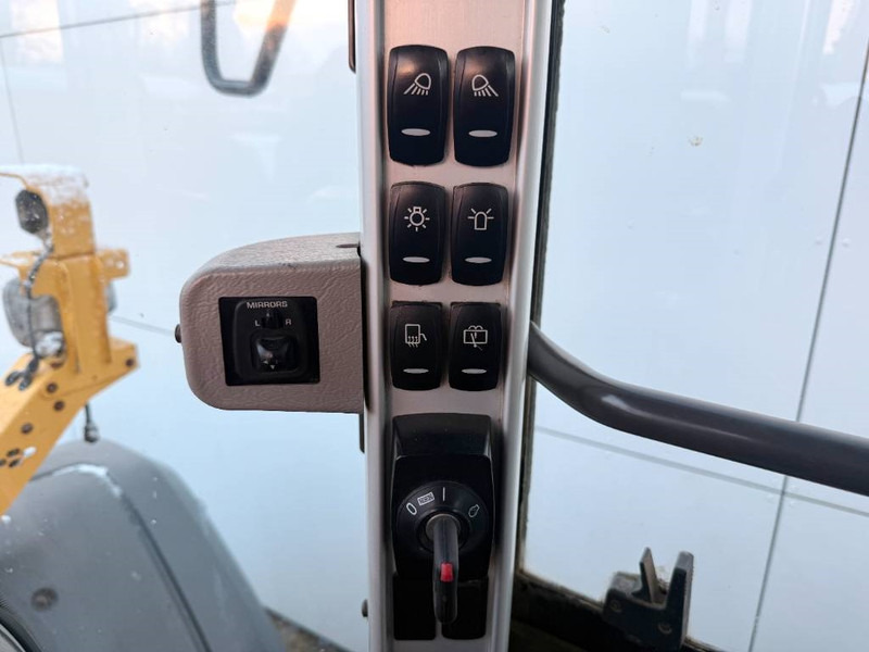 Wheel loader Volvo L120H - 3rd Function / Quick Coupler: picture 13 Wheel loader Volvo L120H - 3rd Function / Quick Coupler: picture 13