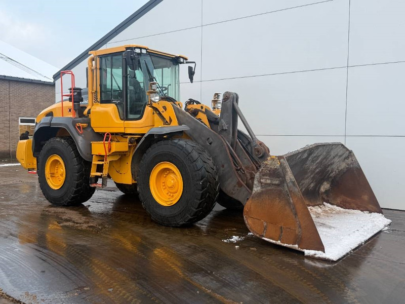 Wheel loader Volvo L120H - 3rd Function / Quick Coupler: picture 7 Wheel loader Volvo L120H - 3rd Function / Quick Coupler: picture 7