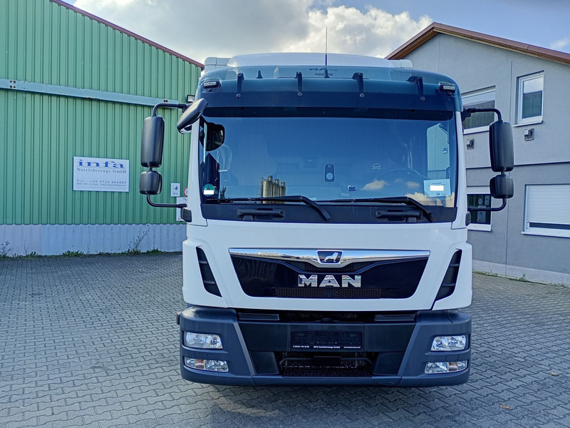 MAN 12.250 Koffer 4X2 Euro6 AHK (34) - Box truck: picture 3 MAN 12.250 Koffer 4X2 Euro6 AHK (34) - Box truck: picture 3