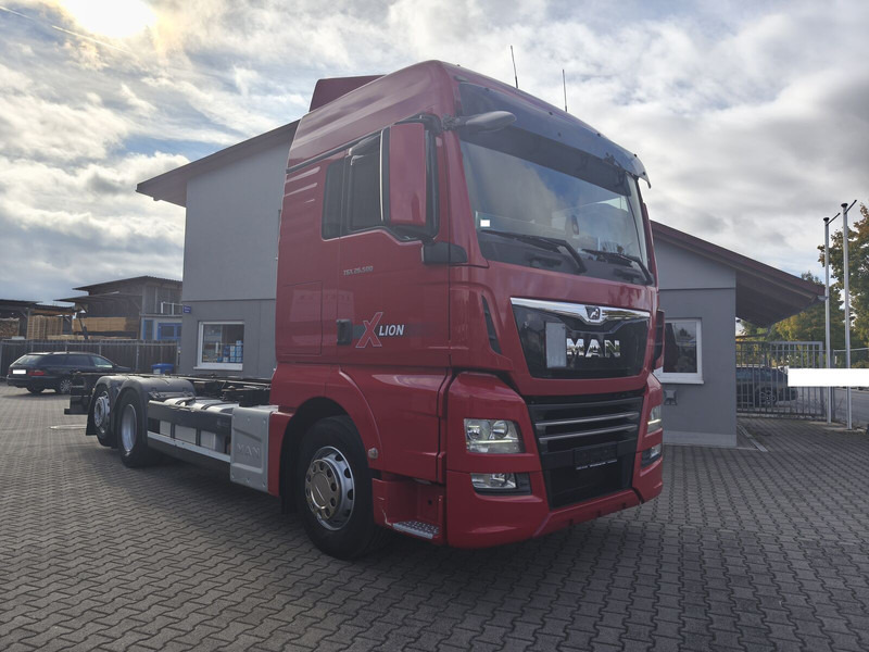 MAN TGX 26.500 BDF 6x2 Euro 6 Standard Lift+Lenk (29) - Cab chassis truck: picture 2 MAN TGX 26.500 BDF 6x2 Euro 6 Standard Lift+Lenk (29) - Cab chassis truck: picture 2