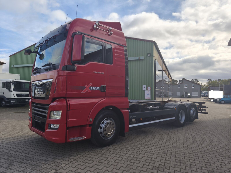 MAN TGX 26.500 BDF 6x2 Euro 6 Standard Lift+Lenk (29) - Cab chassis truck: picture 1 MAN TGX 26.500 BDF 6x2 Euro 6 Standard Lift+Lenk (29) - Cab chassis truck: picture 1