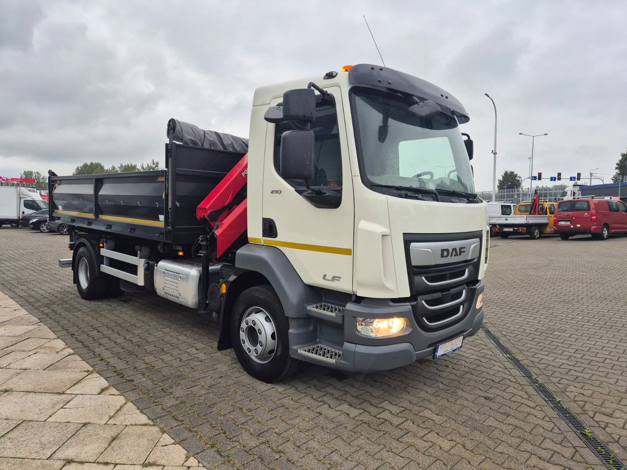 DAF LF 210 HDS HMF / Kipper / Like NEW - Tipper, Crane truck: picture 4 DAF LF 210 HDS HMF / Kipper / Like NEW - Tipper, Crane truck: picture 4