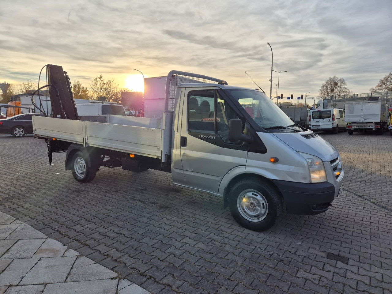 Ford Transit 350 2.4 TDCi / HDS Hiab / 1 Owner / Serviced - Open body delivery van: picture 5 Ford Transit 350 2.4 TDCi / HDS Hiab / 1 Owner / Serviced - Open body delivery van: picture 5