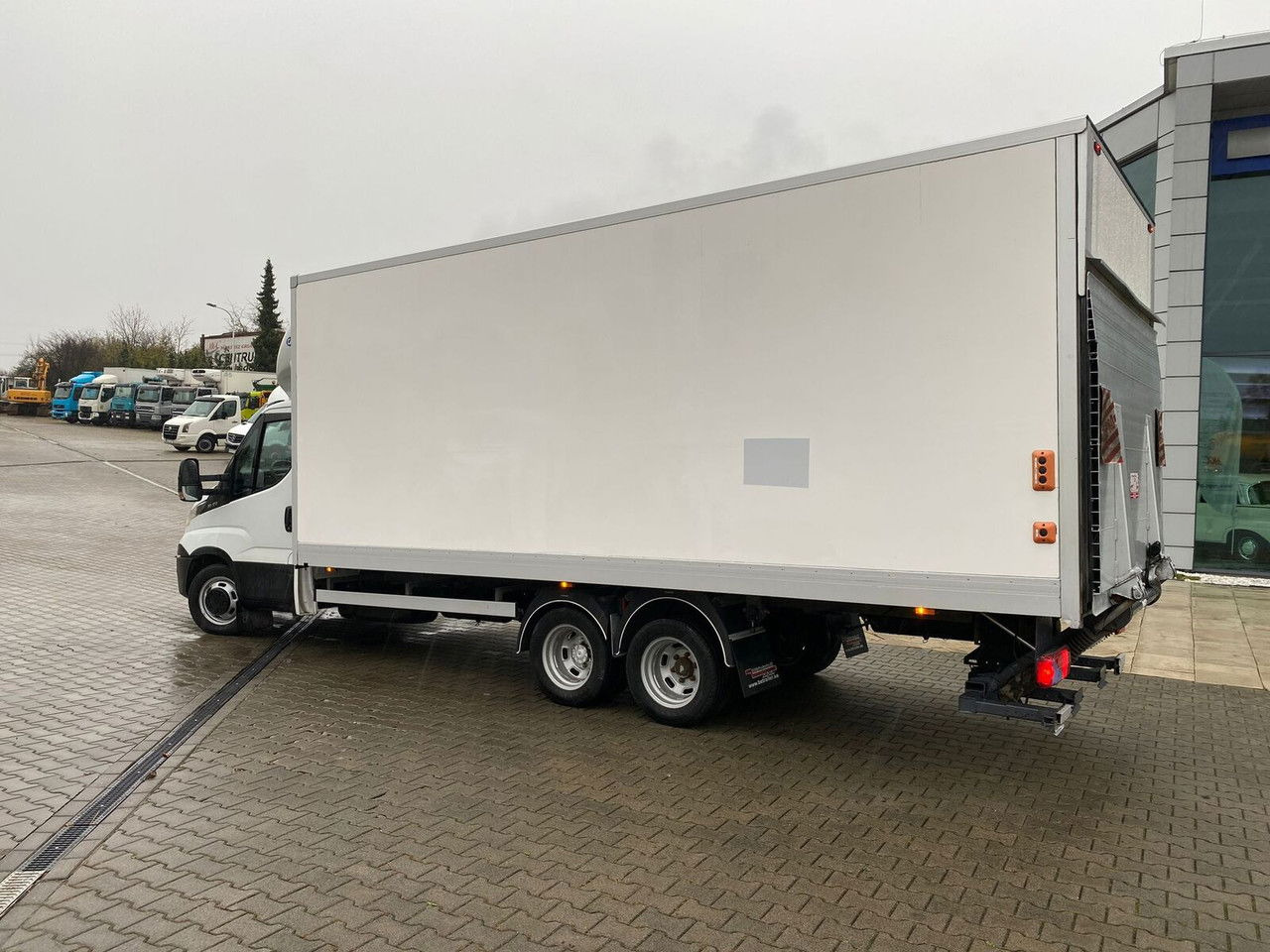 Iveco Daily 35C18 35C180 / NEW Service / Trailer / Euro 6 - Box truck: picture 4 Iveco Daily 35C18 35C180 / NEW Service / Trailer / Euro 6 - Box truck: picture 4
