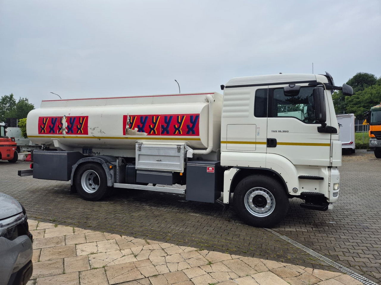 MAN TGS 18.360 OIL Transport / Good Condition - Tanker truck: picture 2 MAN TGS 18.360 OIL Transport / Good Condition - Tanker truck: picture 2