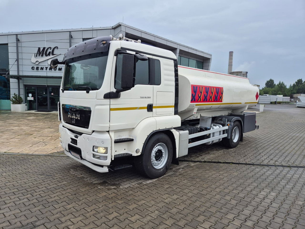 MAN TGS 18.360 OIL Transport / Good Condition - Tanker truck: picture 3 MAN TGS 18.360 OIL Transport / Good Condition - Tanker truck: picture 3