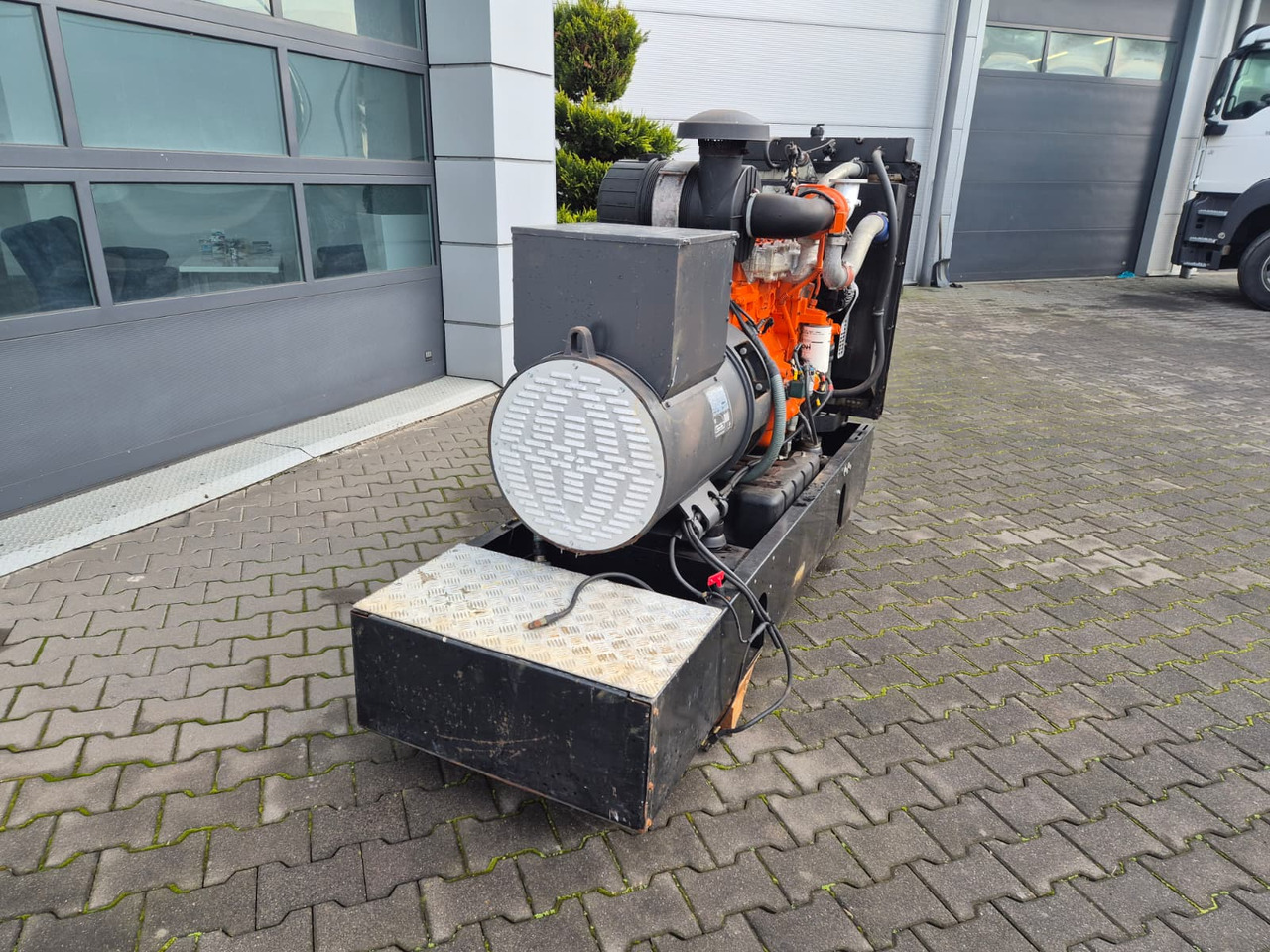 MECALAC ECP34 2S4 - Iveco Engine,126kVA,New oils, filters, Mecc Alte ECP34 2S4 - Iveco Engine,126kVA,New oils, filters, Like New - Generator set: picture 5 MECALAC ECP34 2S4 - Iveco Engine,126kVA,New oils, filters, Mecc Alte ECP34 2S4 - Iveco Engine,126kVA,New oils, filters, Like New - Generator set: picture 5