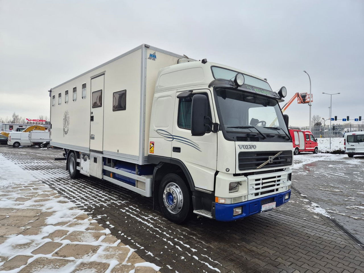 VOLVO FM 7 5 Horses / 3 People Live Cabin / 1 Owner / Serviced - Horse truck: picture 4 VOLVO FM 7 5 Horses / 3 People Live Cabin / 1 Owner / Serviced - Horse truck: picture 4