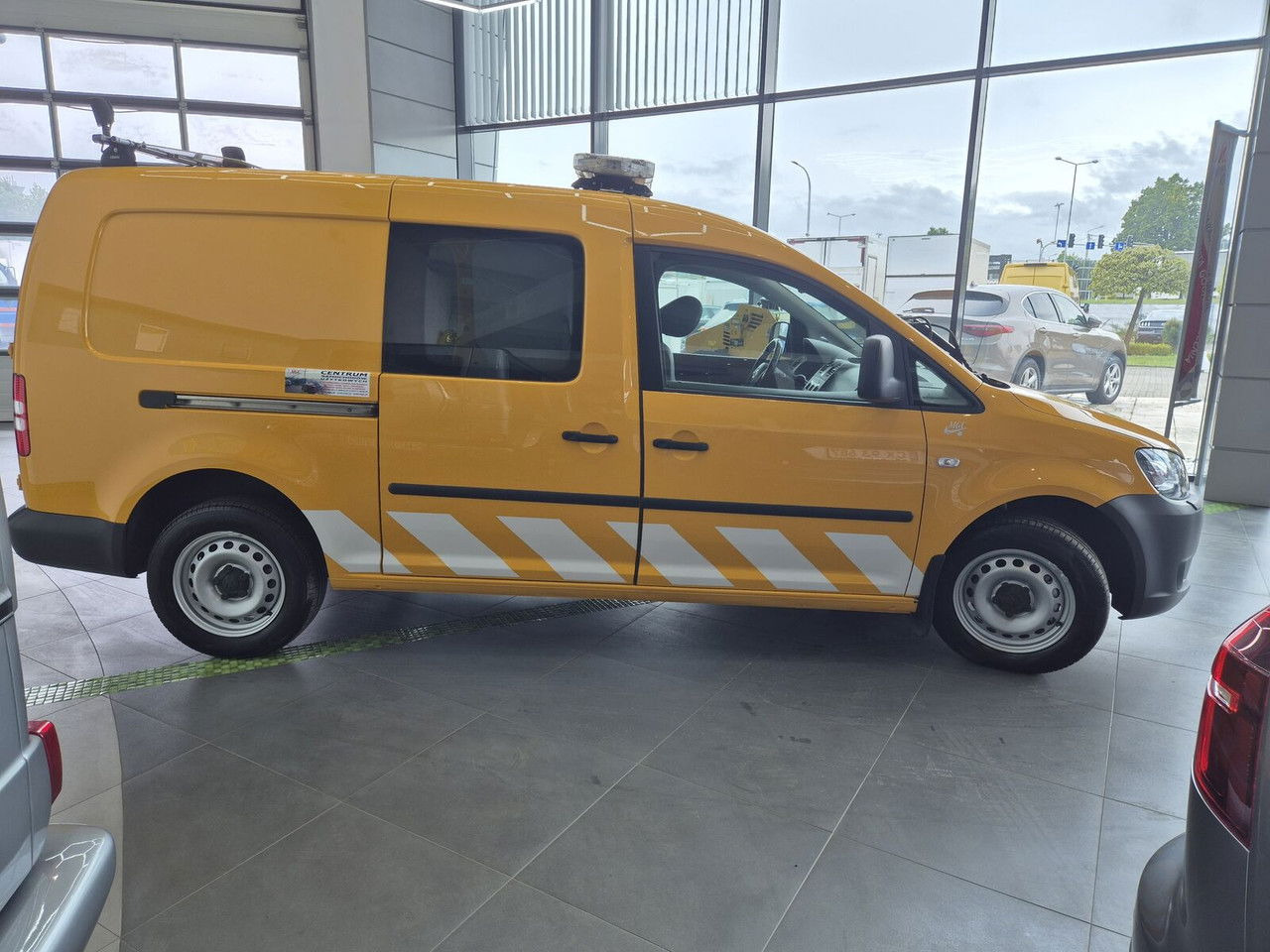 Small van Volkswagen Caddy 2.0 TDi Maxi / 4Motion 4X4 / 1 Owner / Serviced: picture 8