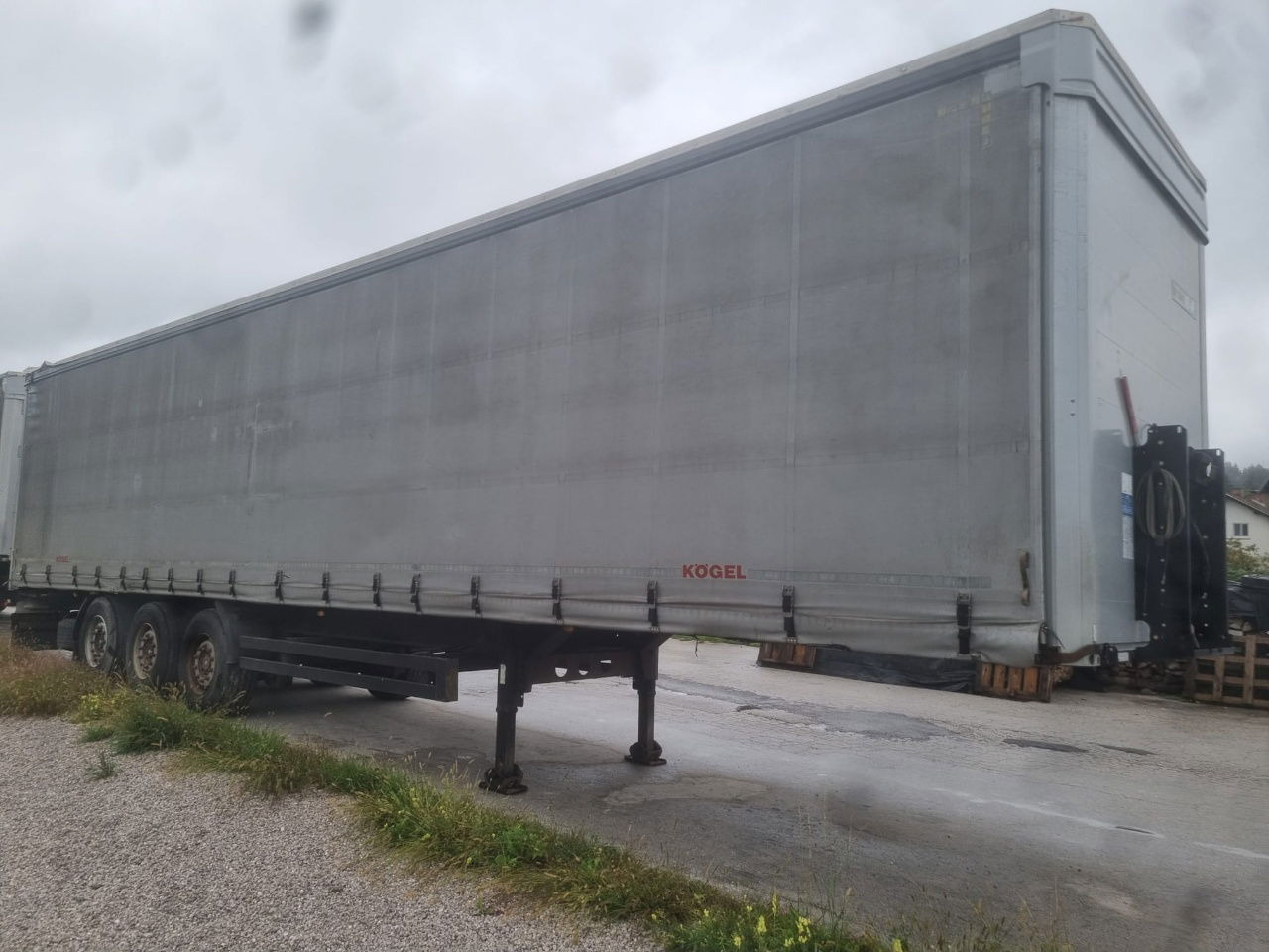 Kögel S24 - trailer - lifting axle - 2016 - Curtainsider semi-trailer: picture 1 Kögel S24 - trailer - lifting axle - 2016 - Curtainsider semi-trailer: picture 1
