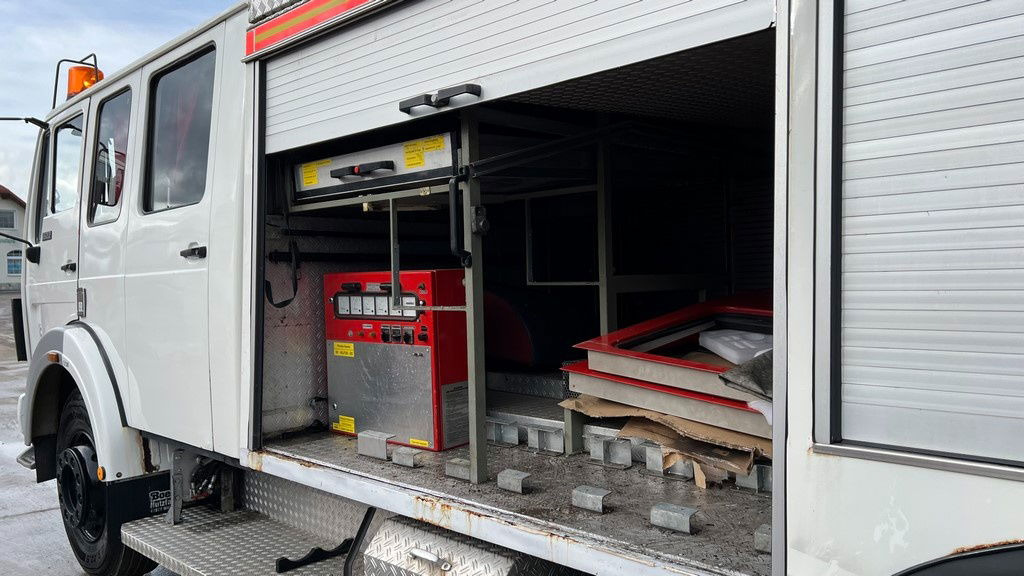 Fire truck Mercedes-Benz 1622 4x2 43.000km winch: picture 8