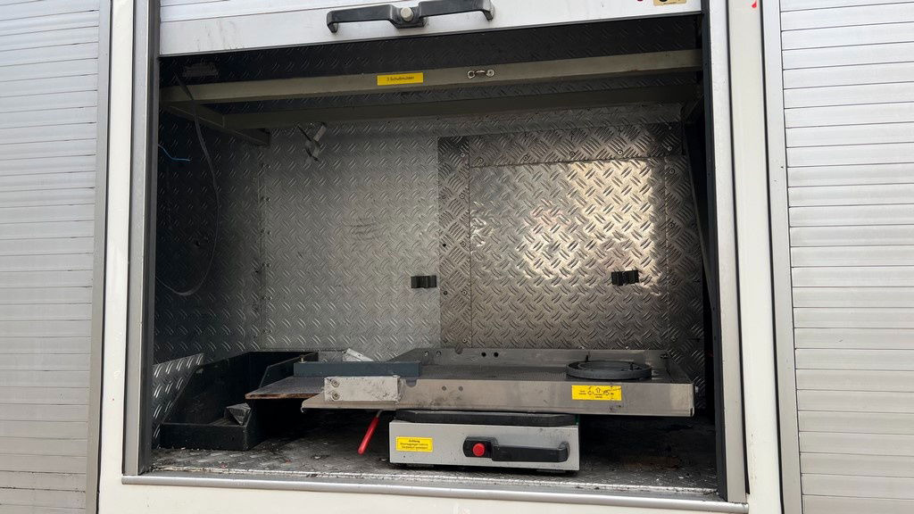 Fire truck Mercedes-Benz 1622 4x2 43.000km winch: picture 11