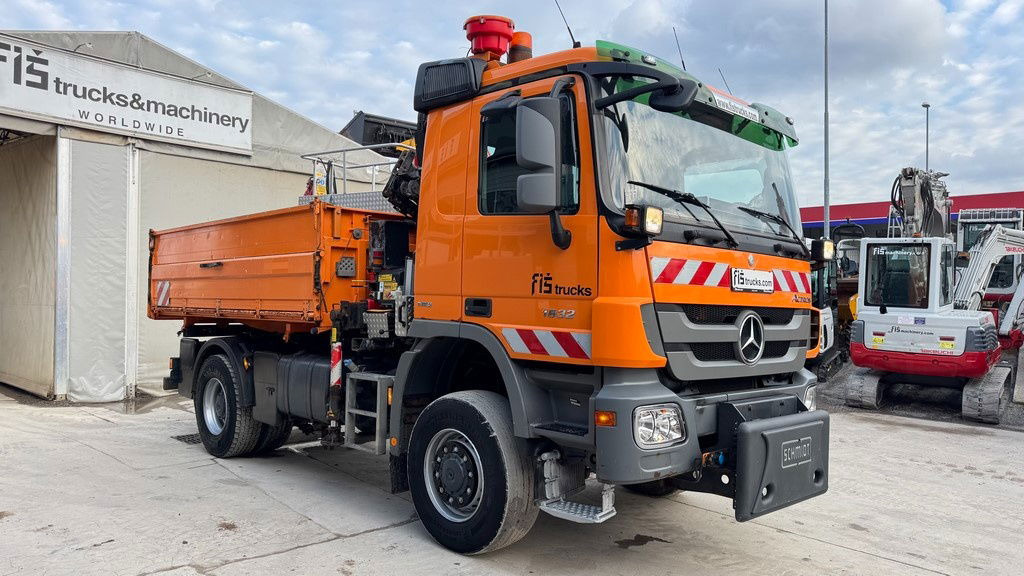 Mercedes-Benz Actros 1832 AK tipper 4x4 - crane Fassi 9.2M - remote control - Tipper: picture 4 Mercedes-Benz Actros 1832 AK tipper 4x4 - crane Fassi 9.2M - remote control - Tipper: picture 4