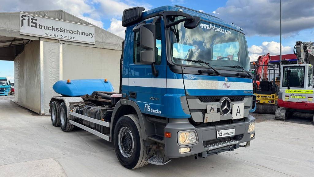 Mercedes-Benz Actros 2641 6x4 abroll tipper - spring - Container transporter/ Swap body truck: picture 3 Mercedes-Benz Actros 2641 6x4 abroll tipper - spring - Container transporter/ Swap body truck: picture 3