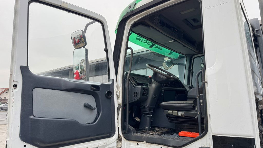 Cab chassis truck Mercedes-Benz Actros 3331 B 6x4 chassis - big axle: picture 23 Cab chassis truck Mercedes-Benz Actros 3331 B 6x4 chassis - big axle: picture 23