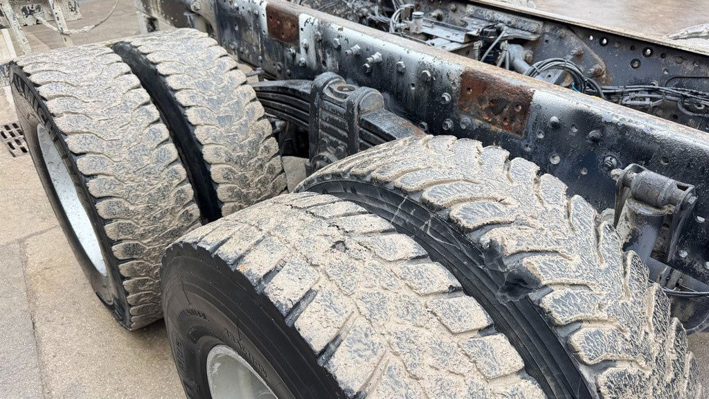Cab chassis truck Mercedes-Benz Actros 3331 B 6x4 chassis - big axle: picture 9 Cab chassis truck Mercedes-Benz Actros 3331 B 6x4 chassis - big axle: picture 9