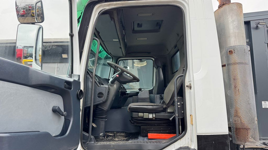 Cab chassis truck Mercedes-Benz Actros 3331 B 6x4 chassis - big axle: picture 24 Cab chassis truck Mercedes-Benz Actros 3331 B 6x4 chassis - big axle: picture 24