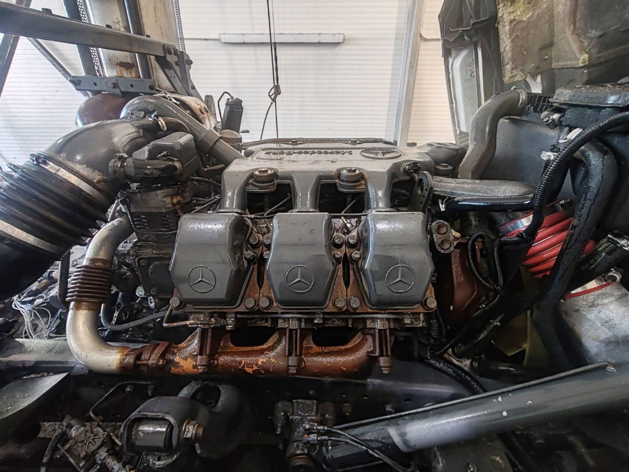 Cab chassis truck Mercedes-Benz Actros 3331 B 6x4 chassis - big axle: picture 21 Cab chassis truck Mercedes-Benz Actros 3331 B 6x4 chassis - big axle: picture 21