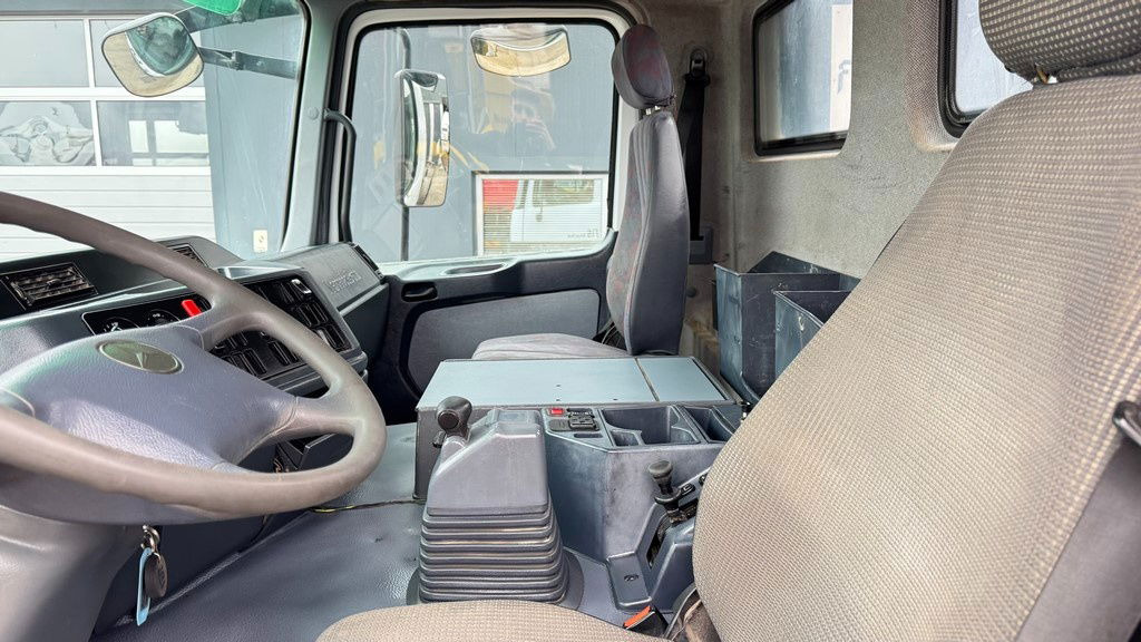 Cab chassis truck Mercedes-Benz Actros 3331 B 6x4 chassis - big axle: picture 28 Cab chassis truck Mercedes-Benz Actros 3331 B 6x4 chassis - big axle: picture 28