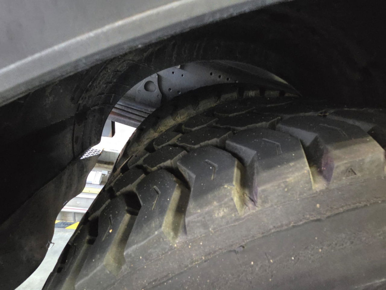 Mercedes-Benz Axor 1829 K 4x2 meiller tipper - crane PK8501 remote - Tipper: picture 5 Mercedes-Benz Axor 1829 K 4x2 meiller tipper - crane PK8501 remote - Tipper: picture 5