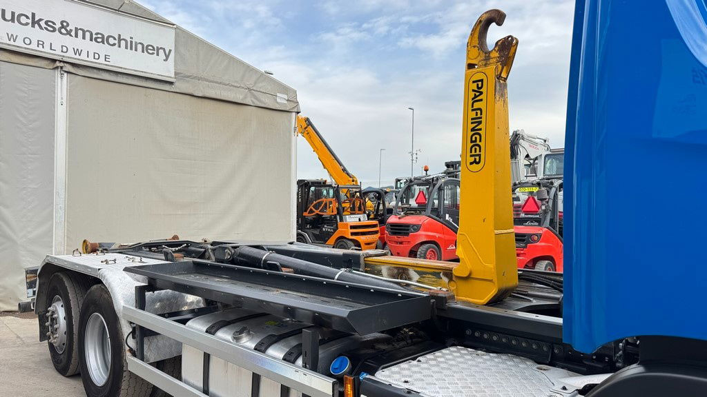 Scania P 360 6x2 palfinger abroll tipper - steering axle - Container transporter/ Swap body truck: picture 4 Scania P 360 6x2 palfinger abroll tipper - steering axle - Container transporter/ Swap body truck: picture 4