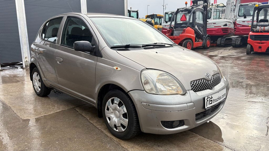 Toyota Yaris 1.3 - Petrol - 5 Doors - AC - Hatchback: picture 2 Toyota Yaris 1.3 - Petrol - 5 Doors - AC - Hatchback: picture 2