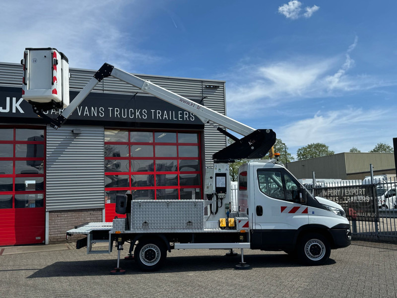 Iveco Daily 35S14 2 Person, Km 31.936!! 4x gestempeld, 2 persoonslift - Commercial truck: picture 5 Iveco Daily 35S14 2 Person, Km 31.936!! 4x gestempeld, 2 persoonslift - Commercial truck: picture 5
