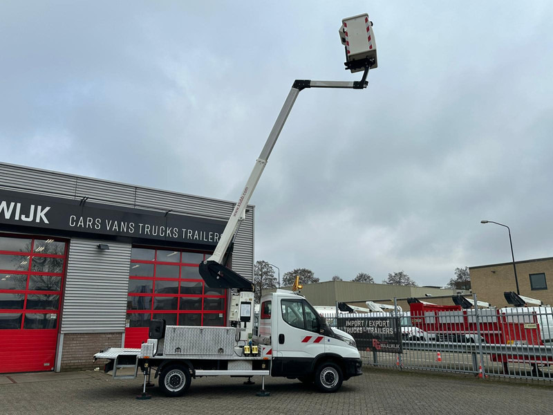 Iveco Daily 35S14 APK 29-08-2026, 4x gestempeld Km 64.779 - Commercial truck: picture 1 Iveco Daily 35S14 APK 29-08-2026, 4x gestempeld Km 64.779 - Commercial truck: picture 1