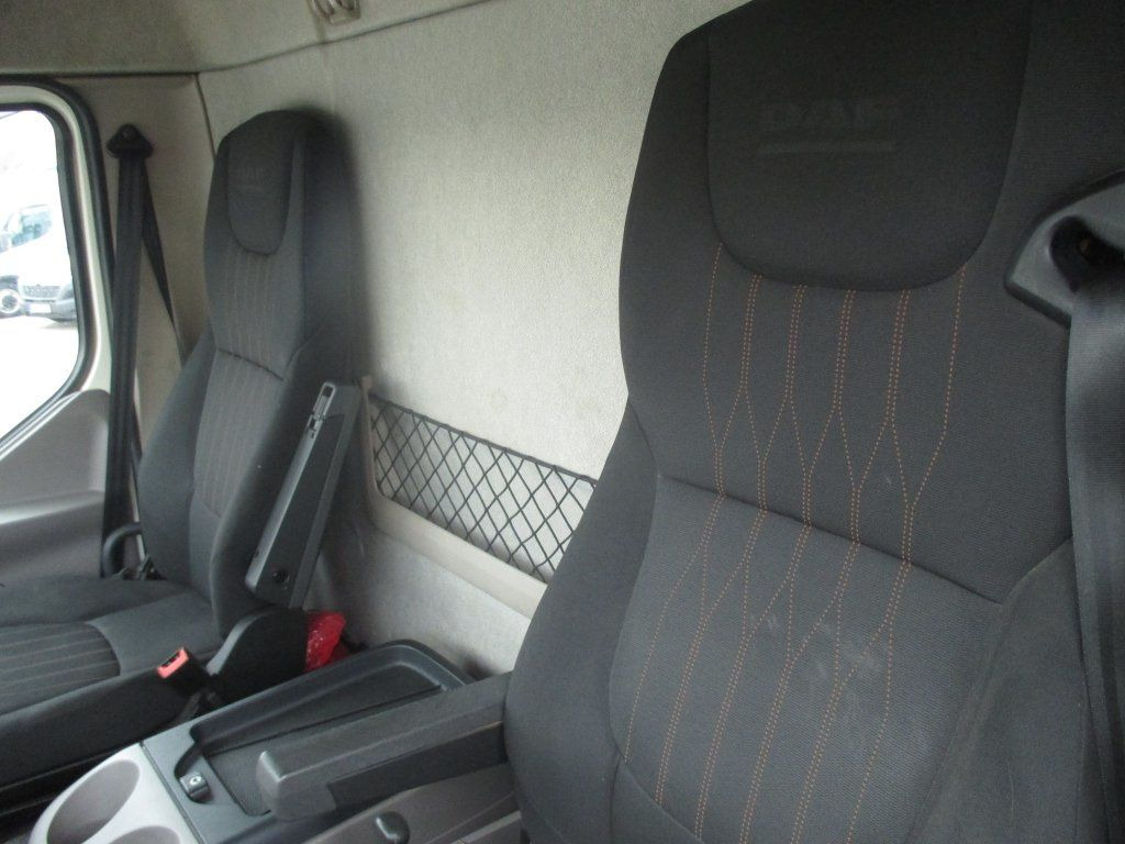 DAF LF 12.260 - Curtain side truck: picture 3 DAF LF 12.260 - Curtain side truck: picture 3