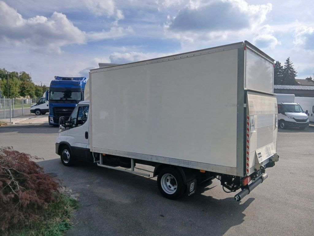 Closed box van Iveco 35C16 Daily: picture 6