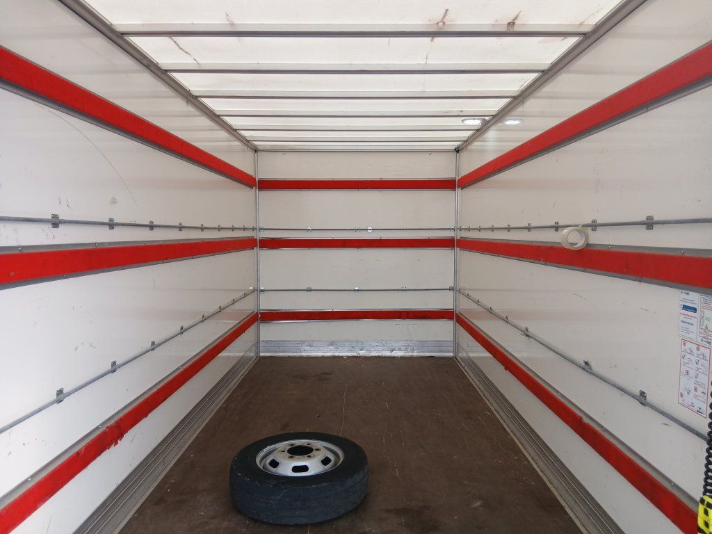 Closed box van Iveco 35C16 Daily: picture 16