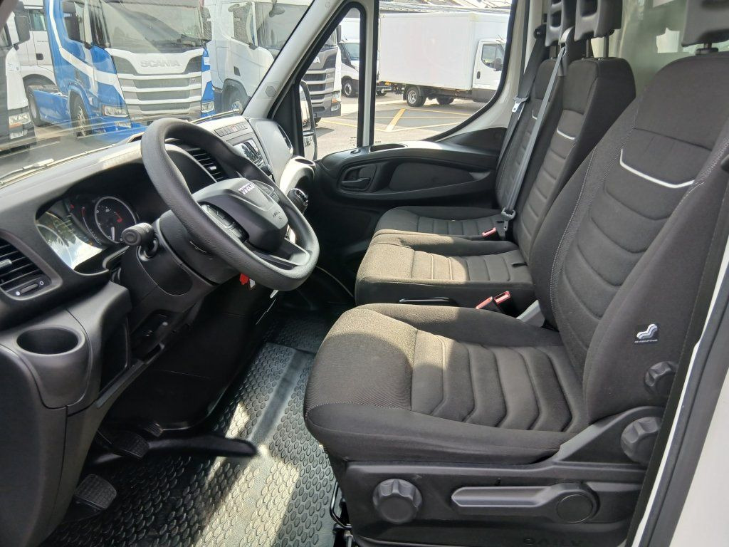 Closed box van Iveco 35C16 Daily: picture 11