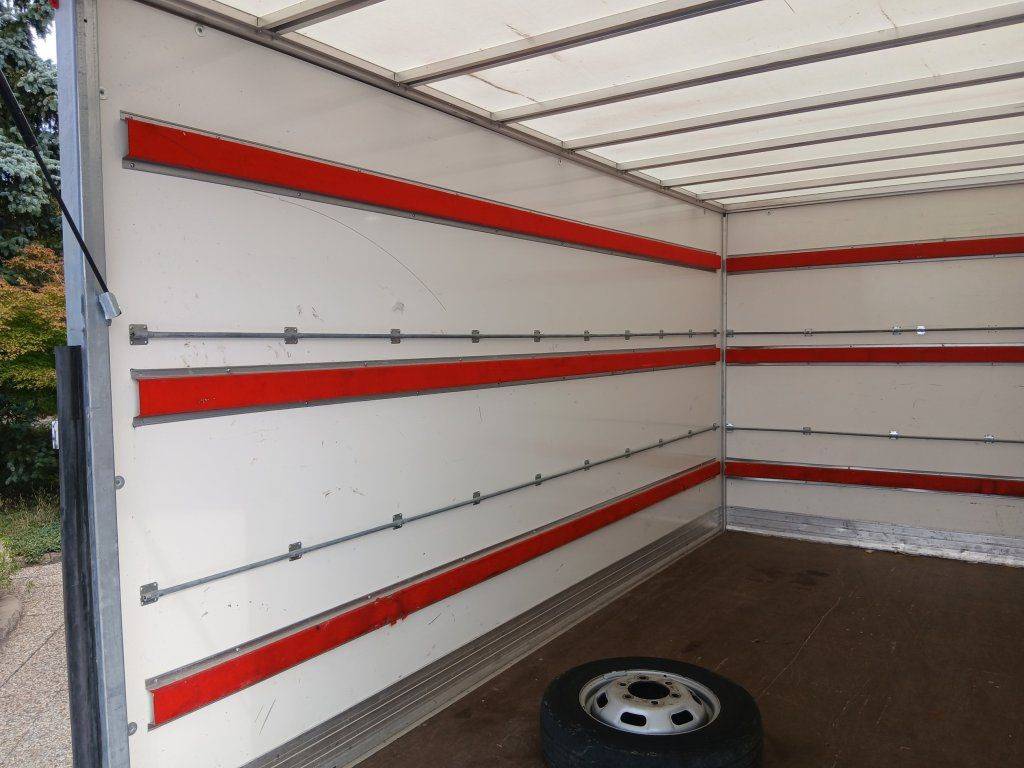 Closed box van Iveco 35C16 Daily: picture 17