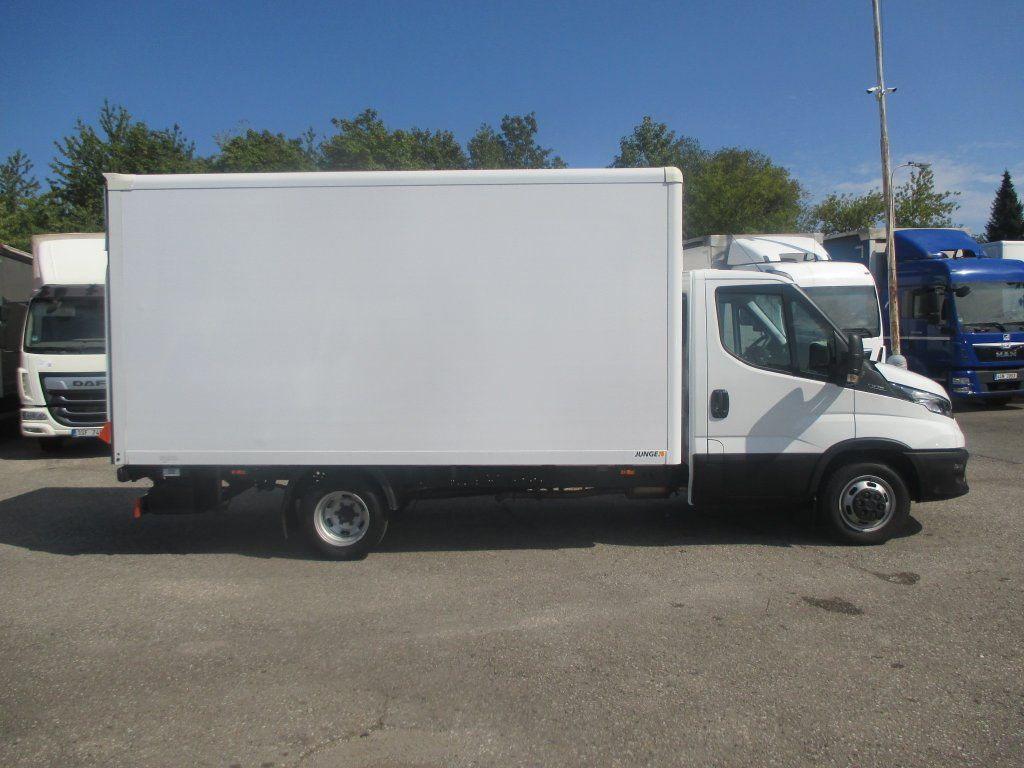 Iveco Daily 35C16 - Closed box van: picture 4 Iveco Daily 35C16 - Closed box van: picture 4