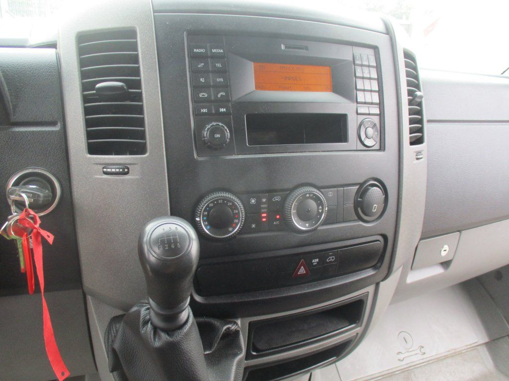 Closed box van Mercedes-Benz Sprinter 513 CDi mit LBW: picture 15