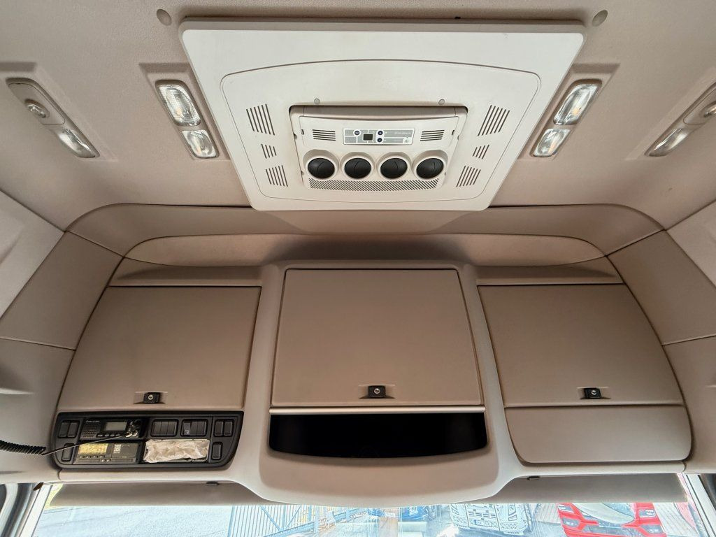 Tractor truck DAF XF480 Superspacecab SSC lowdeck: picture 17 Tractor truck DAF XF480 Superspacecab SSC lowdeck: picture 17