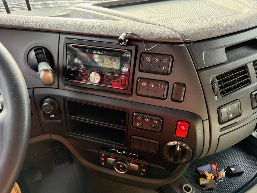 Tractor truck DAF XF480 Superspacecab SSC lowdeck: picture 15 Tractor truck DAF XF480 Superspacecab SSC lowdeck: picture 15