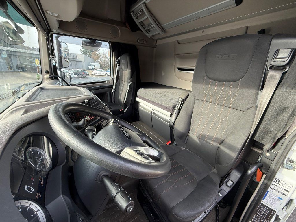 Tractor truck DAF XF480 Superspacecab SSC lowdeck: picture 12 Tractor truck DAF XF480 Superspacecab SSC lowdeck: picture 12