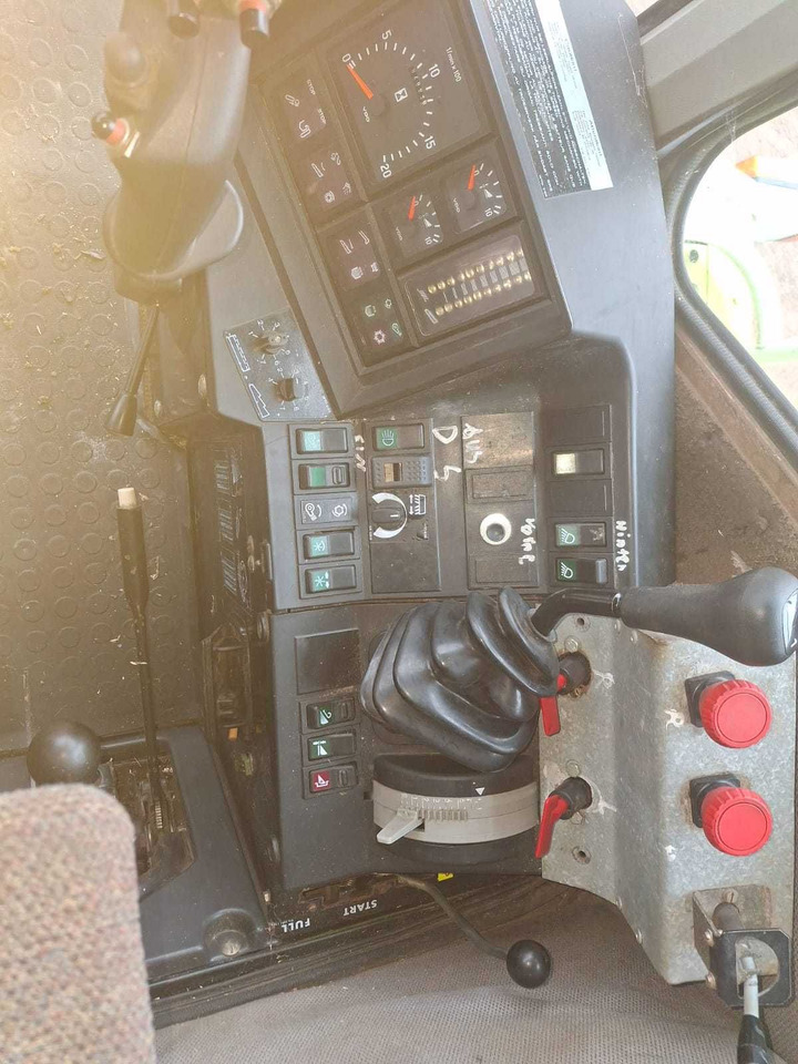 Claas dominator 118 sl Maxi - Harvester: picture 2 Claas dominator 118 sl Maxi - Harvester: picture 2