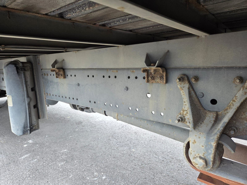 Mercedes-Benz Axor 1829 - full steel/lames - Curtain side truck: picture 3 Mercedes-Benz Axor 1829 - full steel/lames - Curtain side truck: picture 3