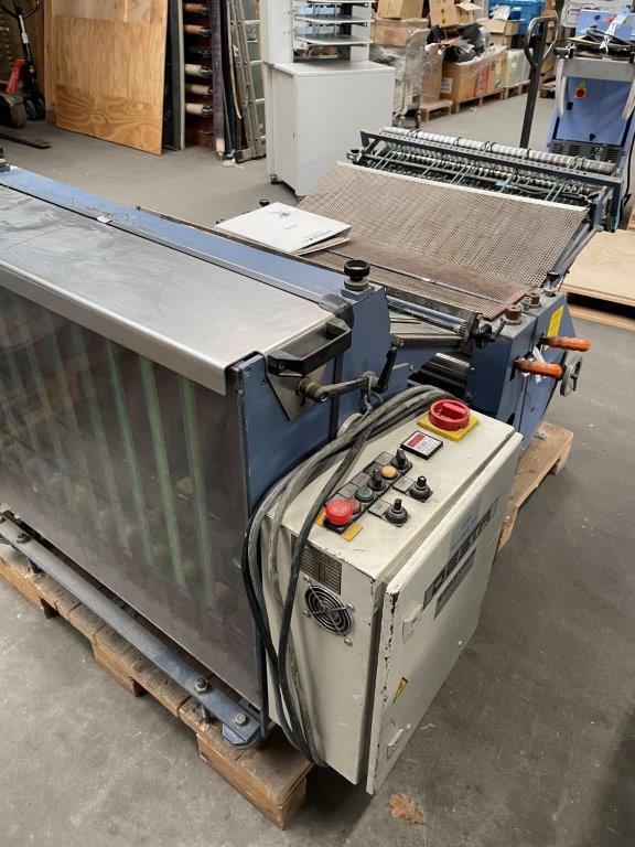 DESTA BAS-FSA 700 - combinable pressing unit with vertical stack delivery from 2006 - Folding machine: picture 3 DESTA BAS-FSA 700 - combinable pressing unit with vertical stack delivery from 2006 - Folding machine: picture 3
