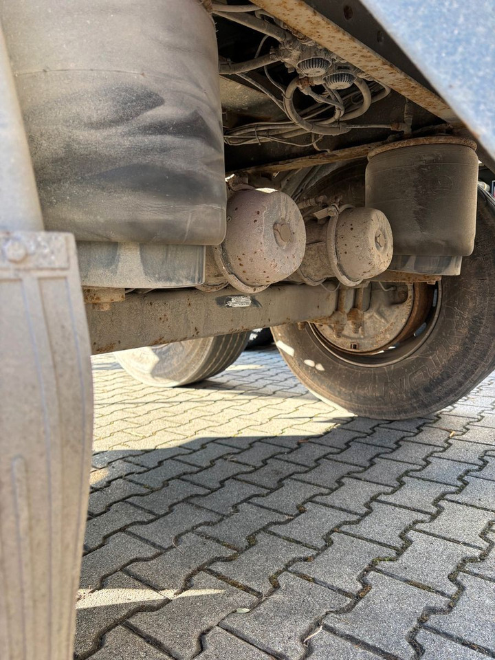 Carnehl Tandem /BPW/ Luftfederung/ Rollplane Carnehl Tandem /BPW/ Luftfederung/ Rollplane - Tipper trailer: picture 5 Carnehl Tandem /BPW/ Luftfederung/ Rollplane Carnehl Tandem /BPW/ Luftfederung/ Rollplane - Tipper trailer: picture 5
