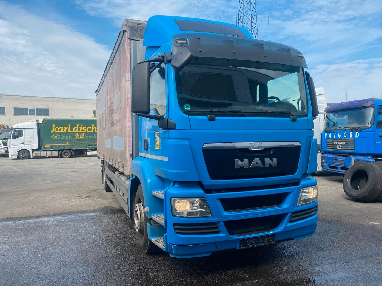 MAN 18.400 8m Lang/10t Nutzlast/2 Stück MAN 18.400 kein 18.440 2 x - Curtain side truck: picture 1 MAN 18.400 8m Lang/10t Nutzlast/2 Stück MAN 18.400 kein 18.440 2 x - Curtain side truck: picture 1